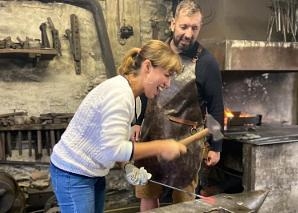 Forger une fourchette à fondue ou une brochette de barbecue