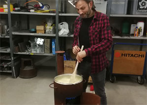 Forger des fourchettes à fondue dans toute la Suisse