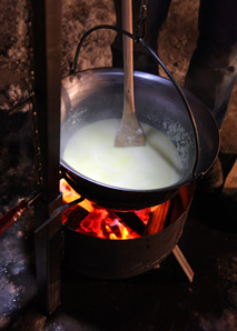 Après-ski with fondue in the Grisons mountains