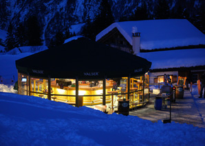 Après-ski with fondue in the Grisons mountains