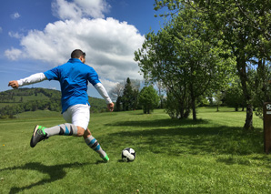 Fussballgolf auf dem 9-Loch-Platz