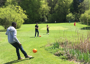 Fussballgolf auf dem 9-Loch-Platz