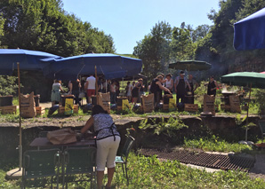 Cuisiner ensemble sur le feu sous les ordres d'un expert