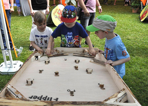 Les enfants s'amusent pour une journée en famille