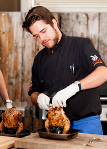 Atelier barbecue avec un grilleur professionnel