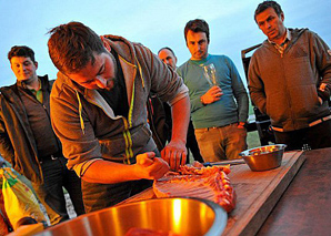 Atelier barbecue avec un grilleur professionnel