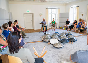 Handpan spielen – Rhythmus und Melodie als Gruppenerlebnis