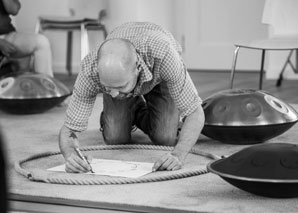 Handpan spielen – Rhythmus und Melodie als Gruppenerlebnis