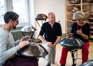 Playing handpan - rhythm and melody as a group experience