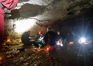 Raclette à discrétion dans les grottes - une aventure fascinante