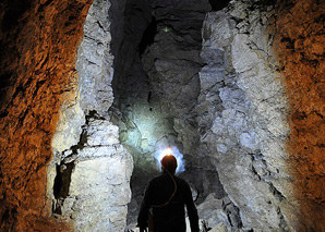 Caving in Nidlenloch