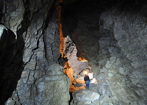 Caving in Nidlenloch