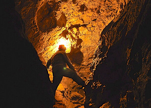 Caving in Nidlenloch