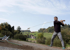 Hornussen and eat in the Emmental