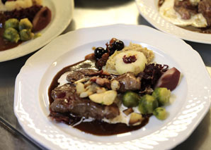 Hornussen mit Essen im Berner Mittelland