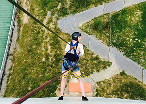 Vivre l'expérience unique du Houserunning - la descente le long d'une tour