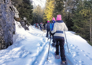 Husky trekking with fondue