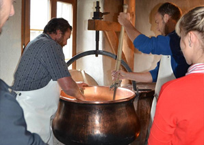 Cheeses and wild herb hunting in Flumserberg