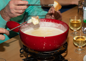 Un délicieux tour avec du fromage, du chocolat et du vin