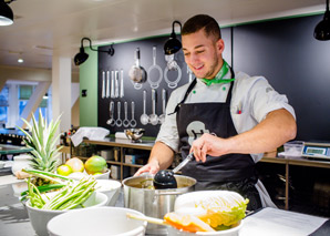 Cuisiner des plats végétariens avec un maître du domaine