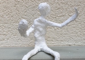 Figuren aus Draht und Gips gestalten