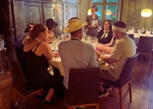 Krimidinner mit Rollenspiel