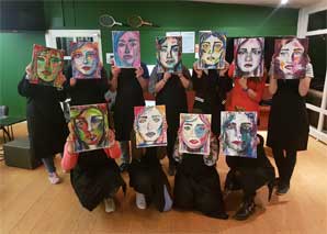 Kunst mit Pinsel und Farbe