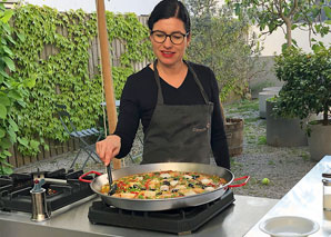 Outdoor-Teamkochen in der Gartenküche