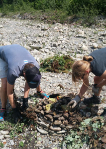 Team cooking in the Peruvian shepherd's oven