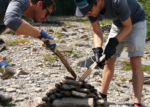 Cuisine d'équipe dans le four du berger péruvien