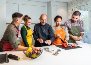 Persian cooking in a team