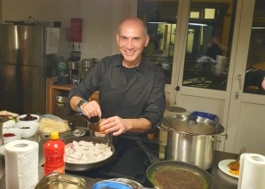 Persian cooking in a team