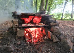 Pizza oven construction and pizza baking