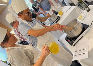 Cuisiner le risotto en équipe - le défi