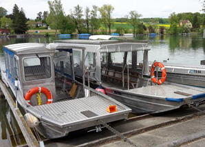 By boat to a grill on the Rhine