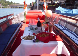 By boat to a grill on the Rhine