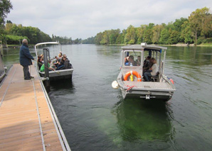 By boat to a grill on the Rhine