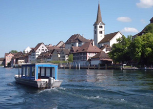 By boat to a grill on the Rhine