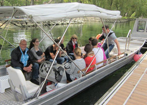 Parcours en bateau sur le Rhin jusqu'au gril de brochettes