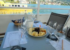 Schifffahrt mit Weinseminar und Käse