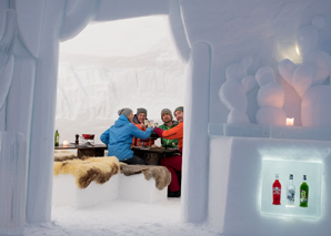 Schneeschuhlaufen zum Fondueplausch im Iglu bei Davos