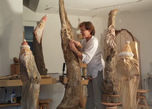 visite de l'atelier et sculpture sur bois