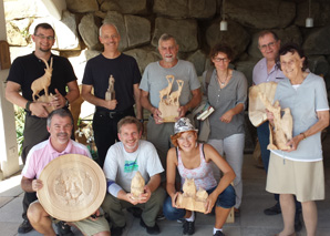 visite de l'atelier et sculpture sur bois