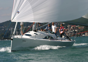 Sailing trip on Lake Thun with aperitif