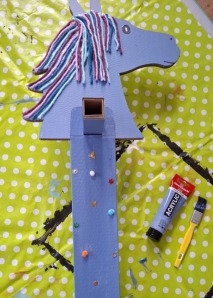 Spassiger Steckenpferd-Workshop und Hobby Horsing