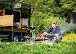 Team cooking course in the countryside