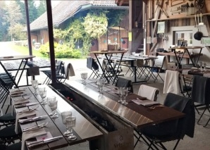 Team cooking course in the countryside