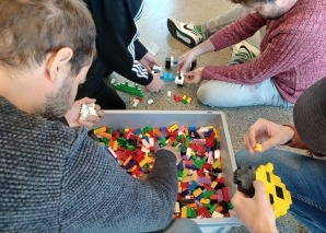 Teamwork mit LEGO®-Steinen und Co.