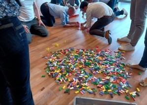 Teamwork mit LEGO®-Steinen und Co.