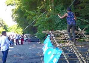 Construction d'un pont en bambou